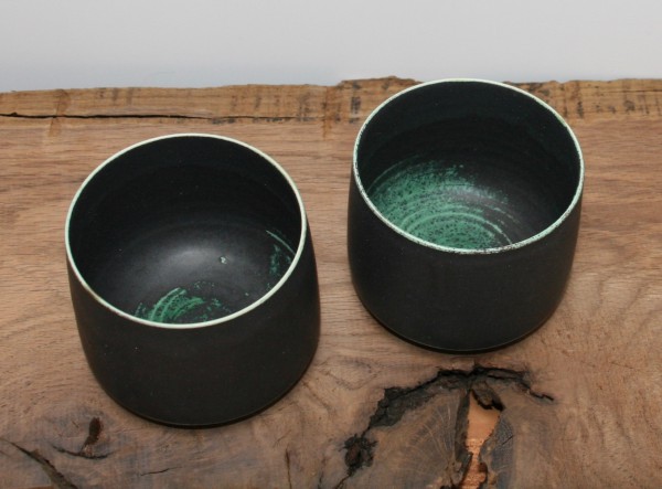 Tasse aus Porzellan - schwarz-grün - hand made - von Beate Rönnefarth